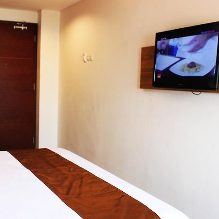 Bliss Soetta Hotel Semarang Exterior foto