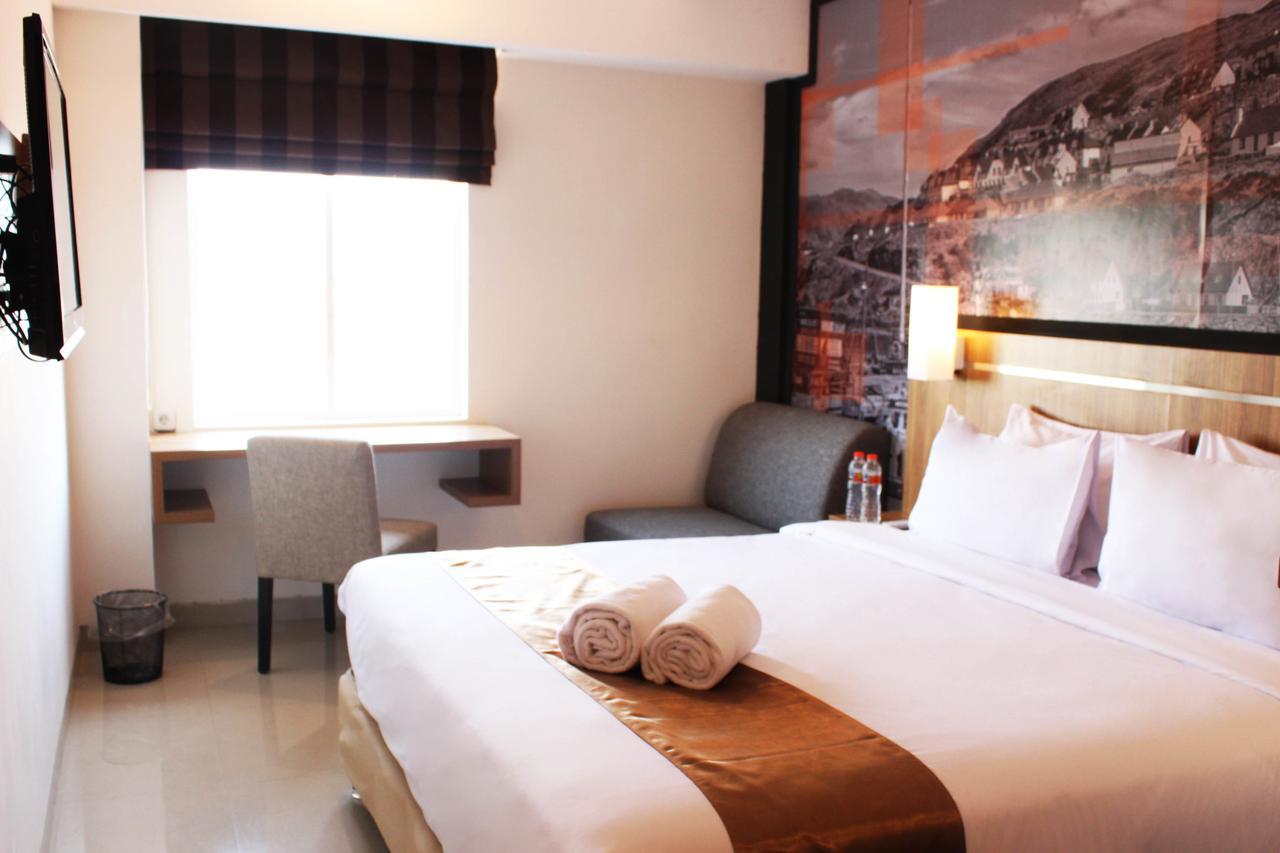Bliss Soetta Hotel Semarang Exterior foto