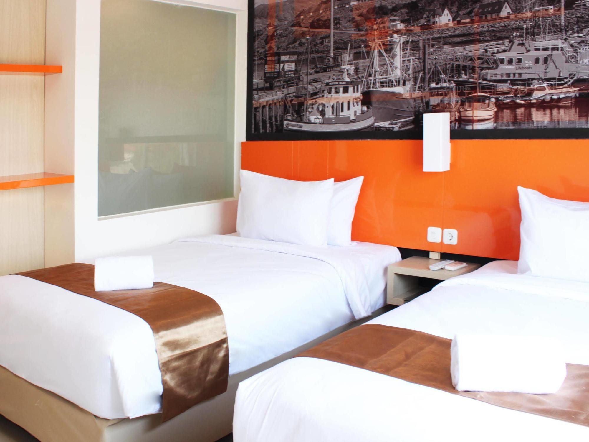 Bliss Soetta Hotel Semarang Exterior foto
